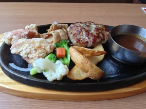かみさんが注文したハンバーグ